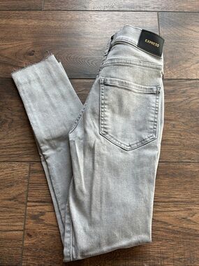 Express Women's Light Grey Mid-Rise Skinny Jeans